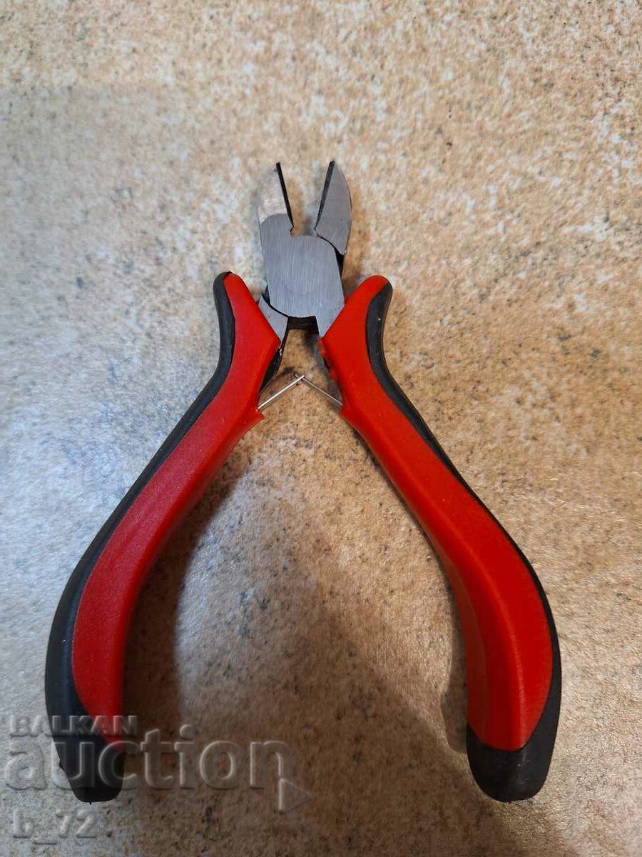 Auction Lot of pliers, new Auction Lot of pliers, new