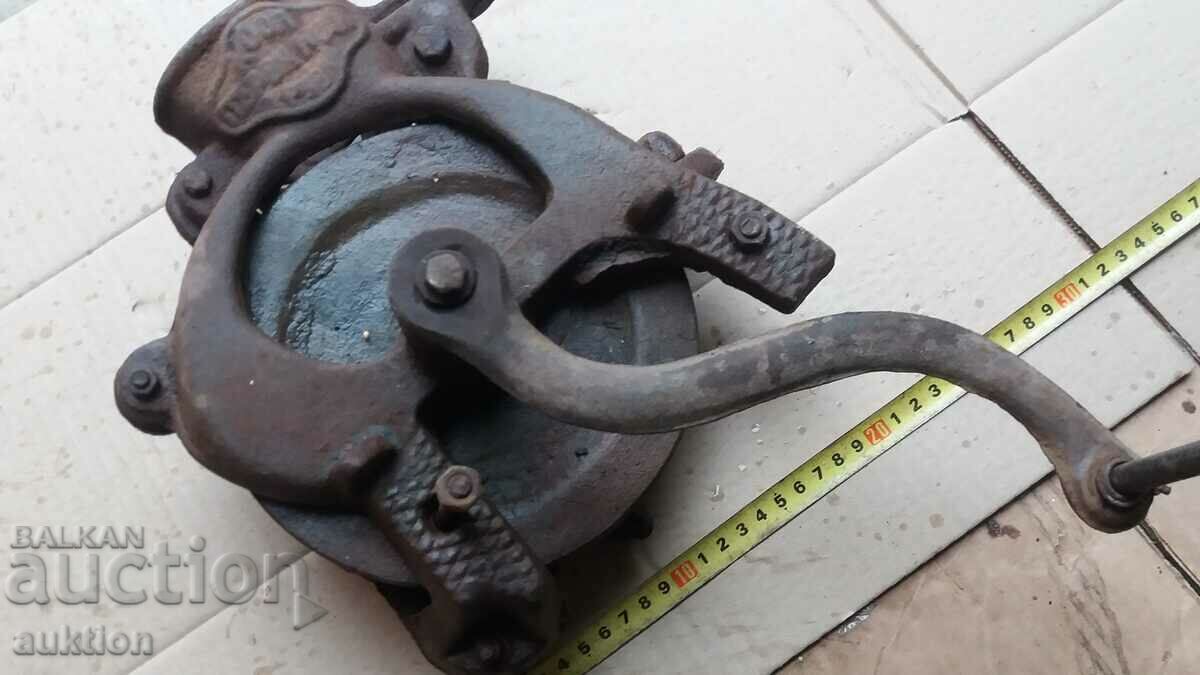 Delivery of OLD REVIVAL CORN DROPPER - AUSTRIA