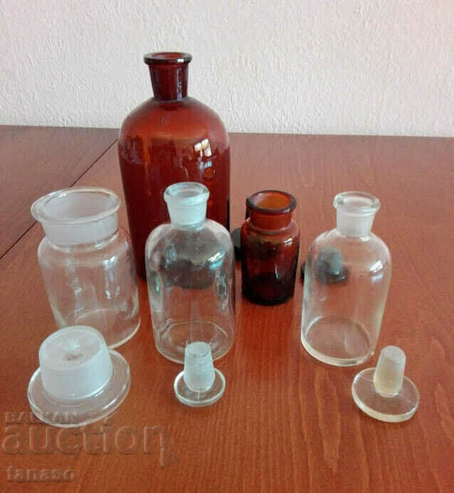 Δημοπρασία Πολλά 5 παλιά μπουκάλια φαρμακείου Δημοπρασία Πολλά 5 παλιά μπουκάλια φαρμακείου