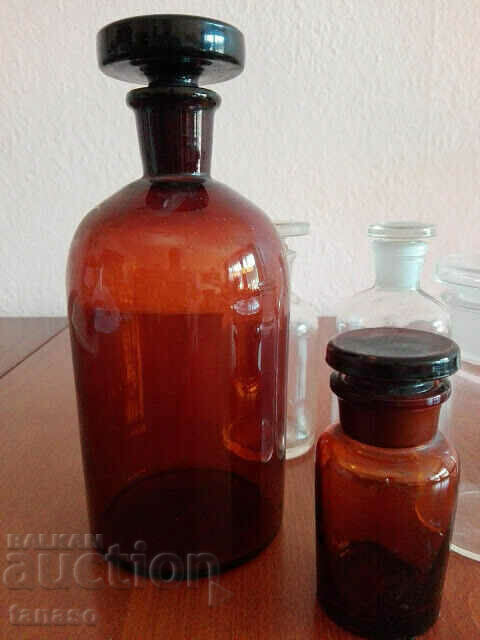 Παράδοση Πολλά 5 παλιά μπουκάλια φαρμακείου Παράδοση Πολλά 5 παλιά μπουκάλια φαρμακείου