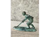 Figura veche din bronz - Jucător de hochei - hochei pe gheață