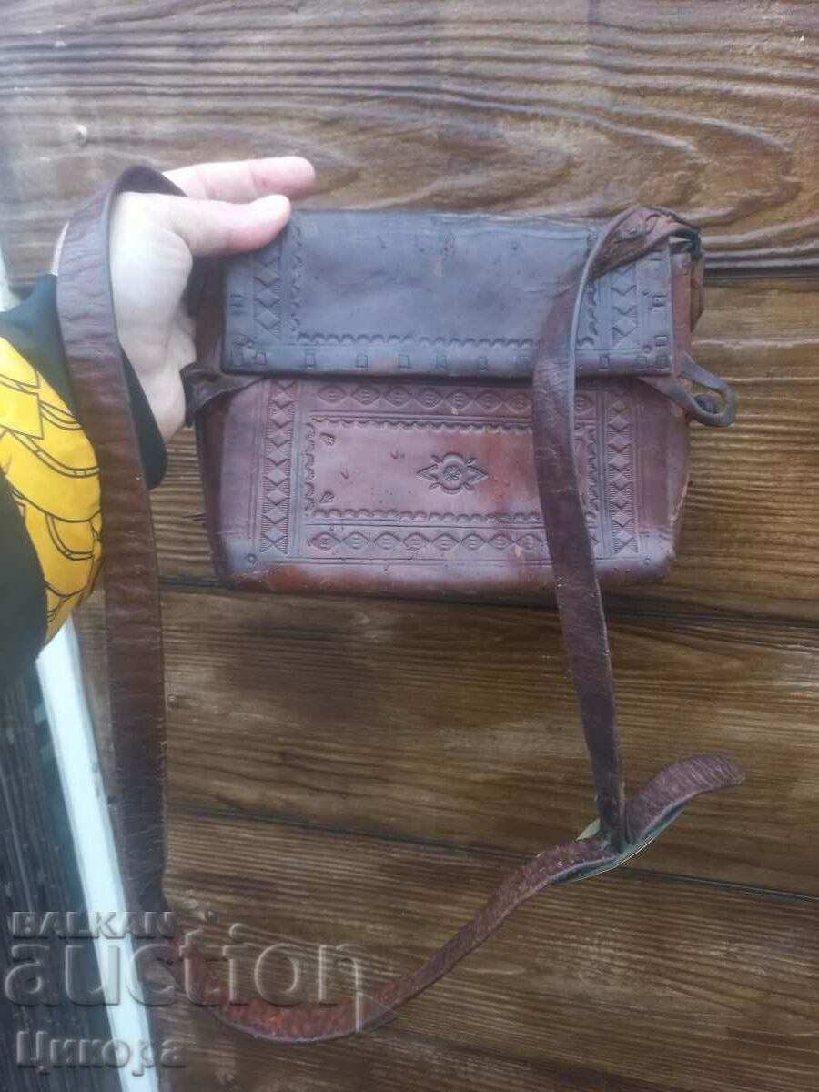 WOMEN'S OLD WOMEN'S LEATHER BAG with price 120.00 BGN | € 61.36 WOMEN'S OLD WOMEN'S LEATHER BAG with price 120.00 BGN | € 61.36