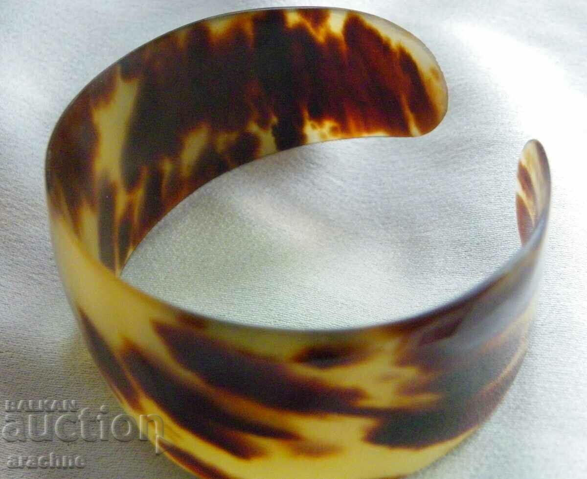 Tortoise shell bracelet with price 99.00 BGN | € 50.62