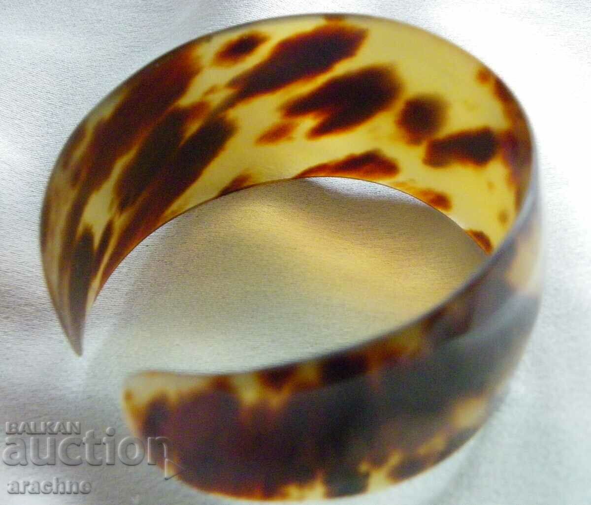 Auction  Tortoise shell bracelet