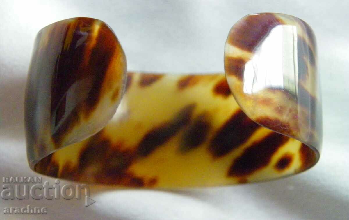 Delivery of Tortoise shell bracelet