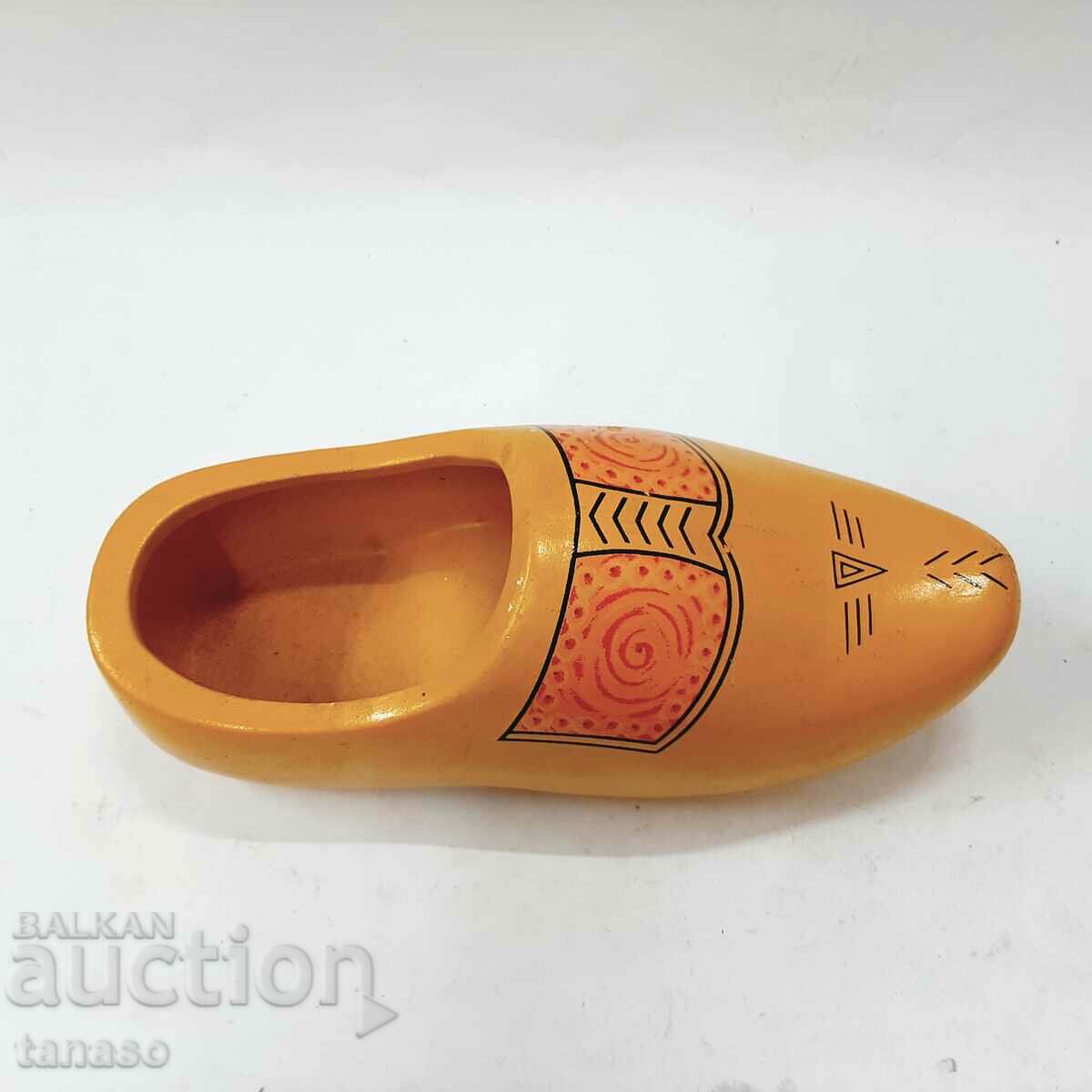 Yellow Ceramic Shoe (13.5) with price 25.00 BGN | € 12.78 Yellow Ceramic Shoe (13.5) with price 25.00 BGN | € 12.78