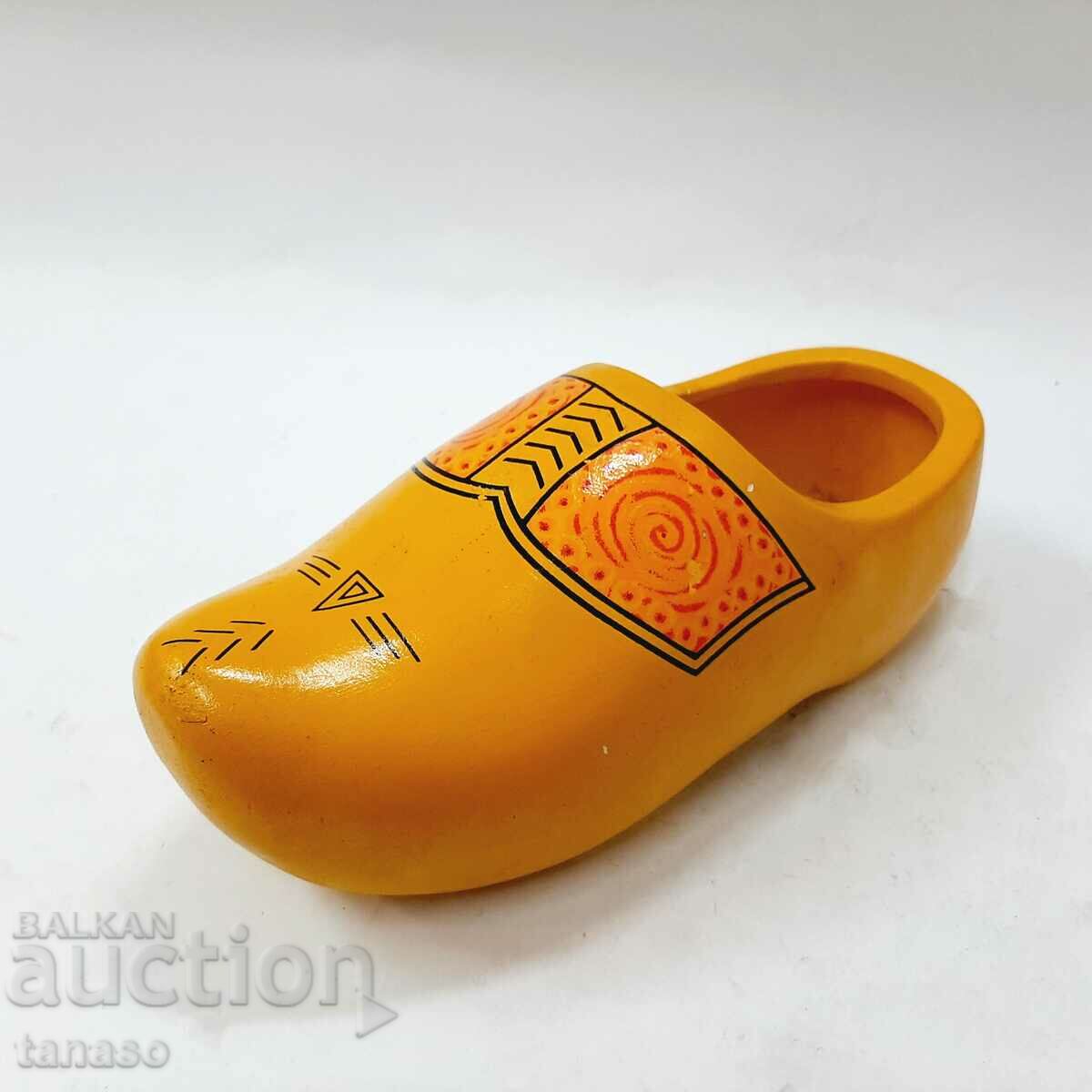 Yellow Ceramic Shoe (13.5) - 5 Yellow Ceramic Shoe (13.5) - 5