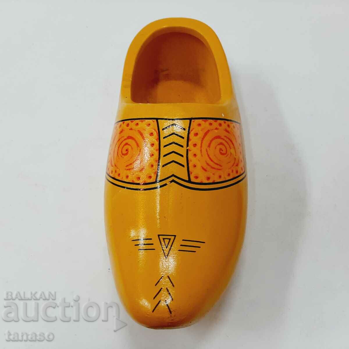 Yellow Ceramic Shoe (13.5) - 7 Yellow Ceramic Shoe (13.5) - 7
