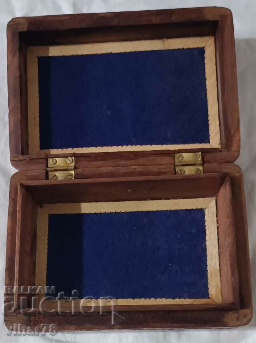 Delivery of Old wooden box