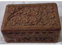 Стара дървена кутия