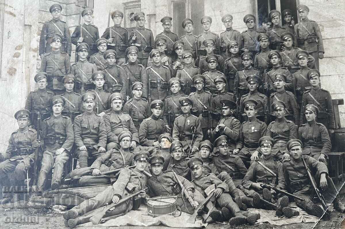 4046 Kingdom of Bulgaria company of soldiers together with officers 20s with price 25.00 BGN | € 12.78 4046 Kingdom of Bulgaria company of soldiers together with officers 20s with price 25.00 BGN | € 12.78