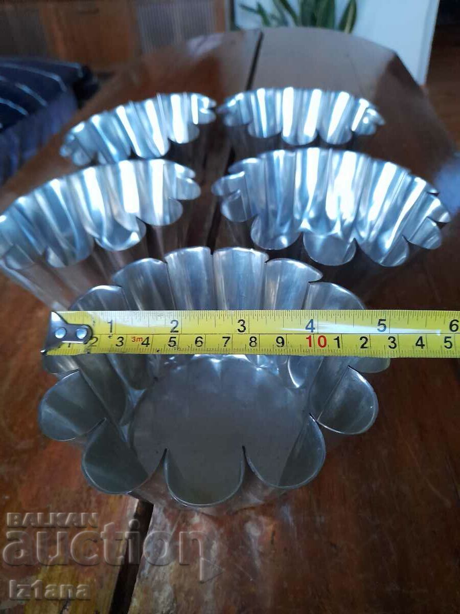 Delivery of Old molds for sweets, muffins Delivery of Old molds for sweets, muffins