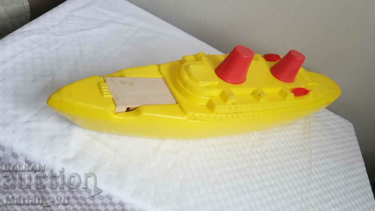 Social plastic toy ship - 5 Social plastic toy ship - 5