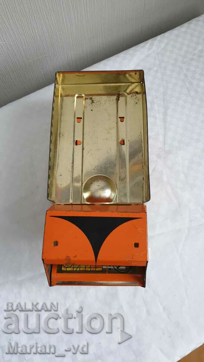 O jucărie veche de tablă - 6 O jucărie veche de tablă - 6