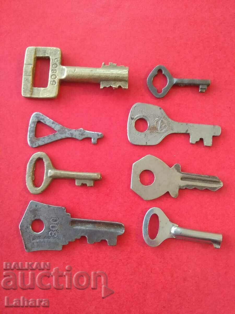Lot of small keys, keys, box or chest key with price 12.00 BGN | € 6.14 Lot of small keys, keys, box or chest key with price 12.00 BGN | € 6.14