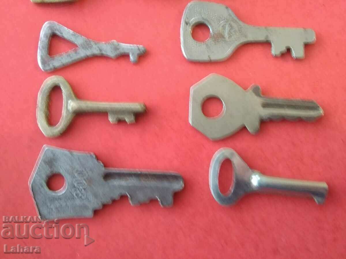 Delivery of Lot of small keys, keys, box or chest key Delivery of Lot of small keys, keys, box or chest key