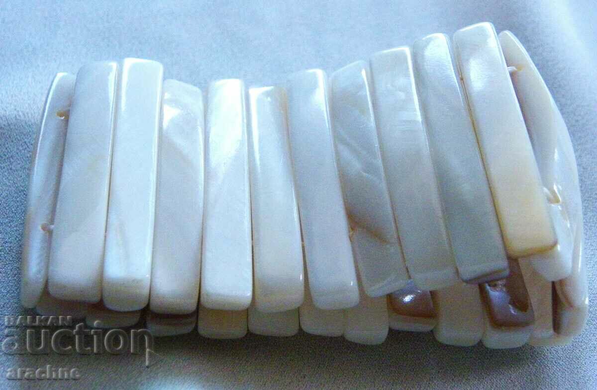 Mother of pearl bracelet with price 15.00 BGN | € 7.67 Mother of pearl bracelet with price 15.00 BGN | € 7.67
