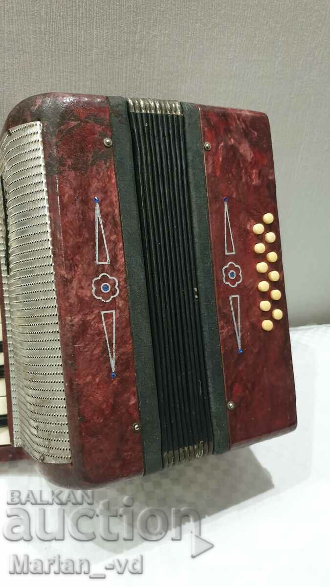 Acordeon pentru copii - Baby - 12 bass - Fabricat in URSS cu preț 70.00 BGN | € 35.79