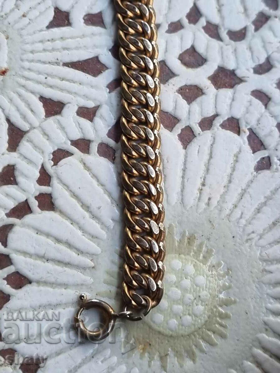 Delivery of Old jewelry. A chain Delivery of Old jewelry. A chain
