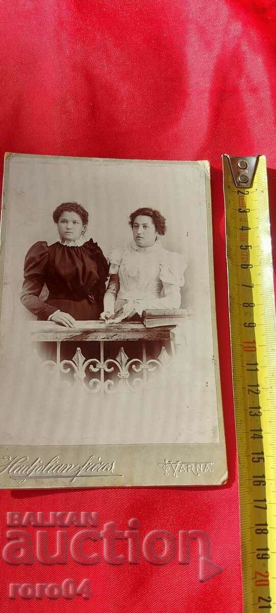 FRATI HADJOLYAN - VARNA - CARTON cu preț € 15.99 | 31.27 BGN