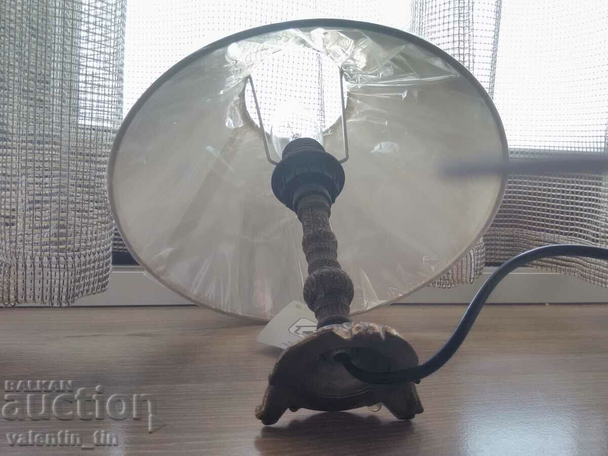 Δημοπρασία Παλιό επιτραπέζιο μπρούτζινο φωτιστικό κομοδίνου Δημοπρασία Παλιό επιτραπέζιο μπρούτζινο φωτιστικό κομοδίνου