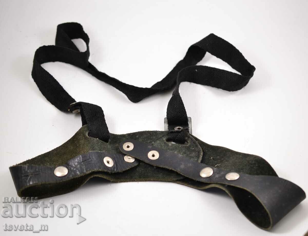 Leather gun holster with price 15.00 BGN | € 7.67 Leather gun holster with price 15.00 BGN | € 7.67