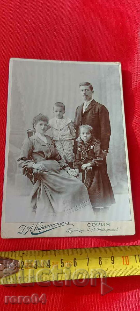 Auction DIMITAR KARASTOYANOV - CARDBOARD Auction DIMITAR KARASTOYANOV - CARDBOARD