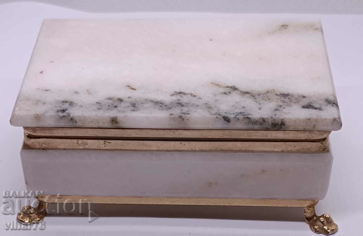 Marble jewelry box with price € 30.67 | 59.99 BGN