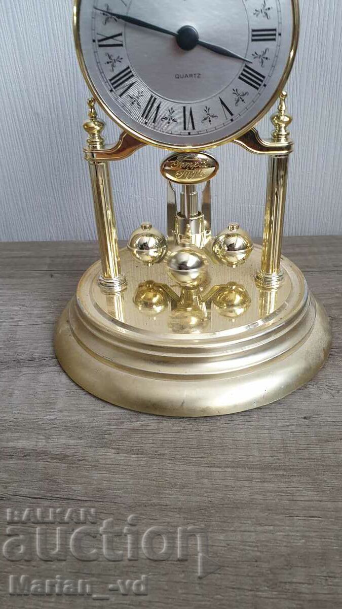 Delivery of Hangarter German quartz table clock with glass dome Delivery of Hangarter German quartz table clock with glass dome
