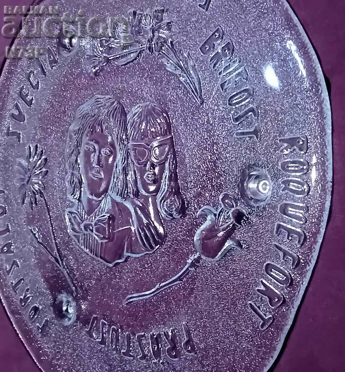 Auction SOLID GLASS. STANDING. SLEEP. Auction SOLID GLASS. STANDING. SLEEP.