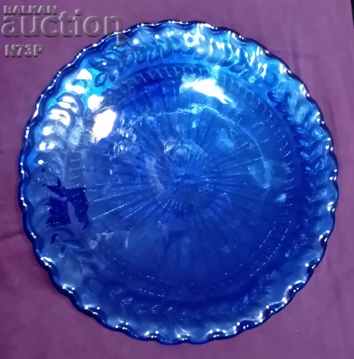 A MASSIVE PLATE. PLATEAU. SLEEP. - 6 A MASSIVE PLATE. PLATEAU. SLEEP. - 6