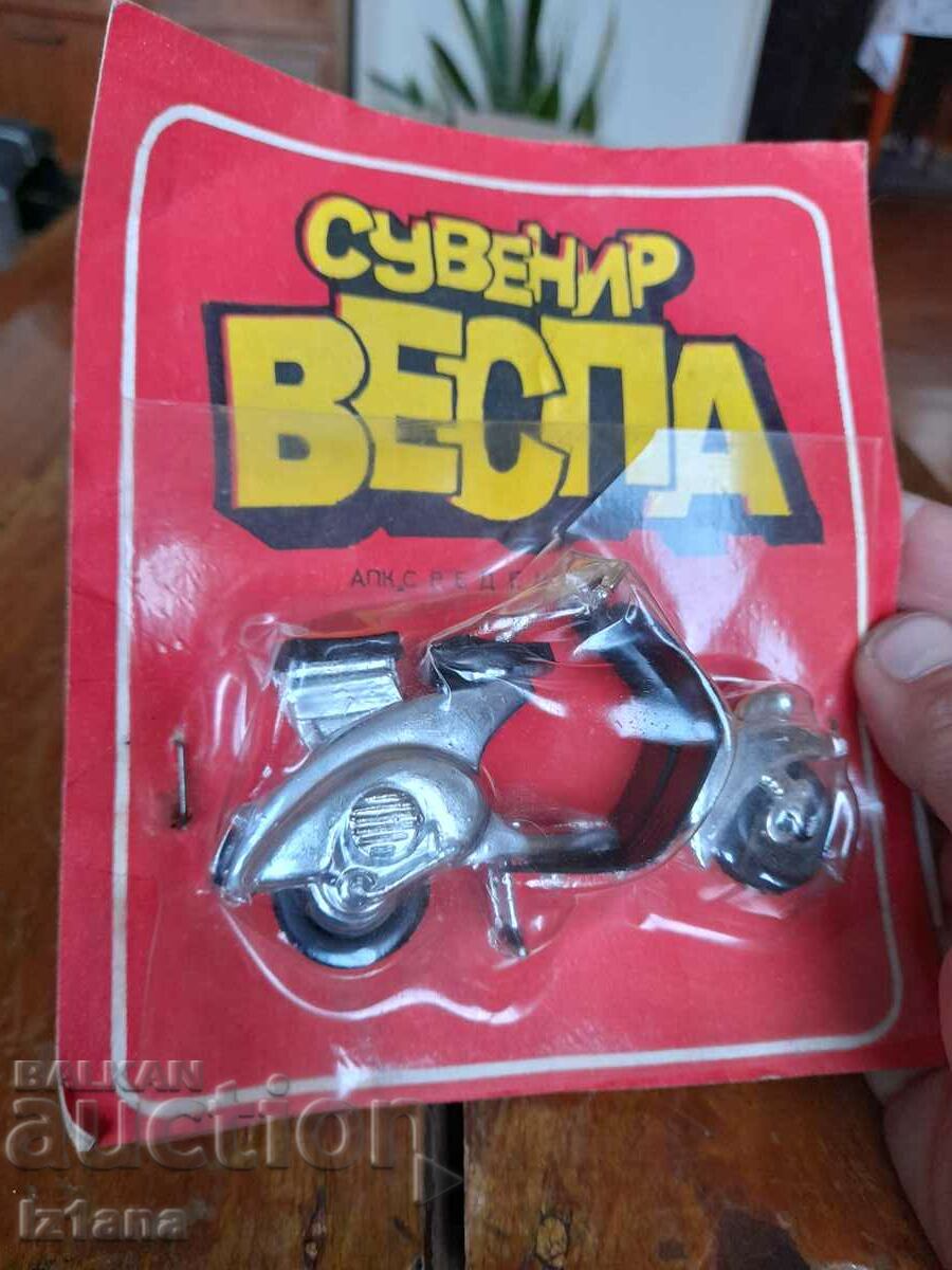 Auction  Old toy, Vespa souvenir