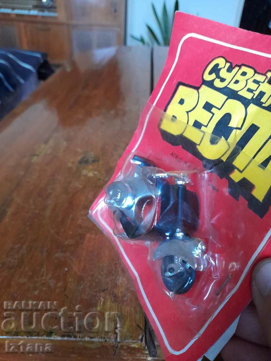 Delivery of Old toy, Vespa souvenir