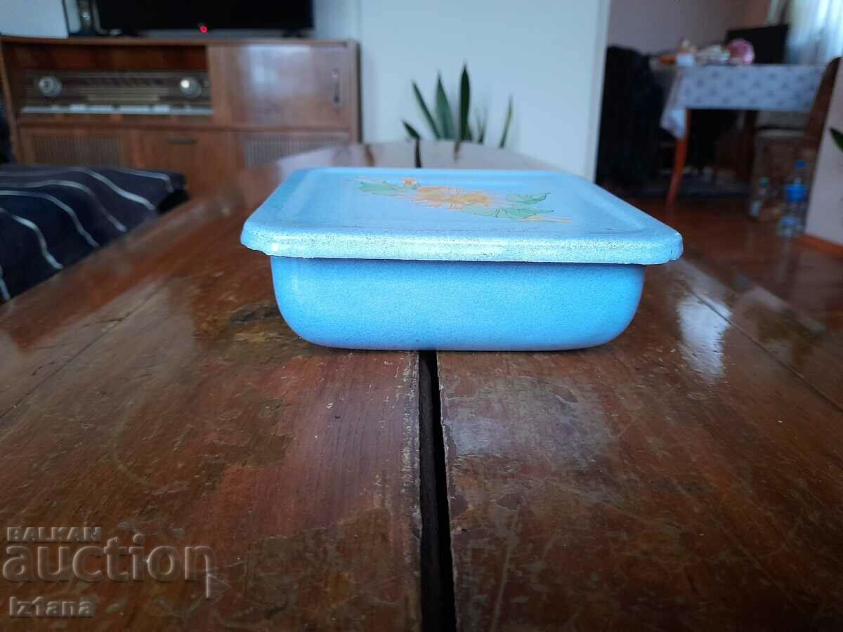 Old enamel food box with price 30.00 BGN | € 15.34 Old enamel food box with price 30.00 BGN | € 15.34