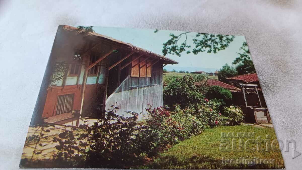 Пощенска картичка Жеравна Двор на стара къща 1974