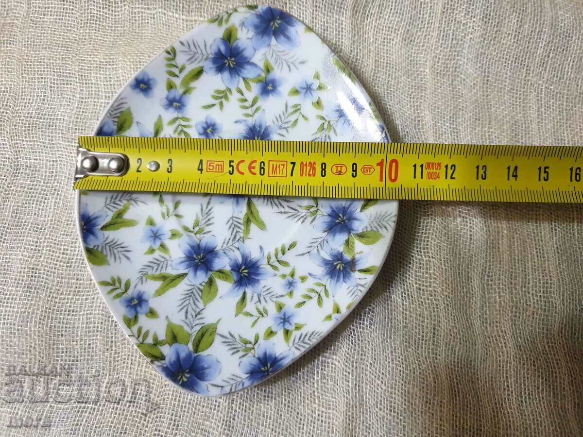 Auction Porcelain saucers Yamasen gold collection fine porcelain Auction Porcelain saucers Yamasen gold collection fine porcelain