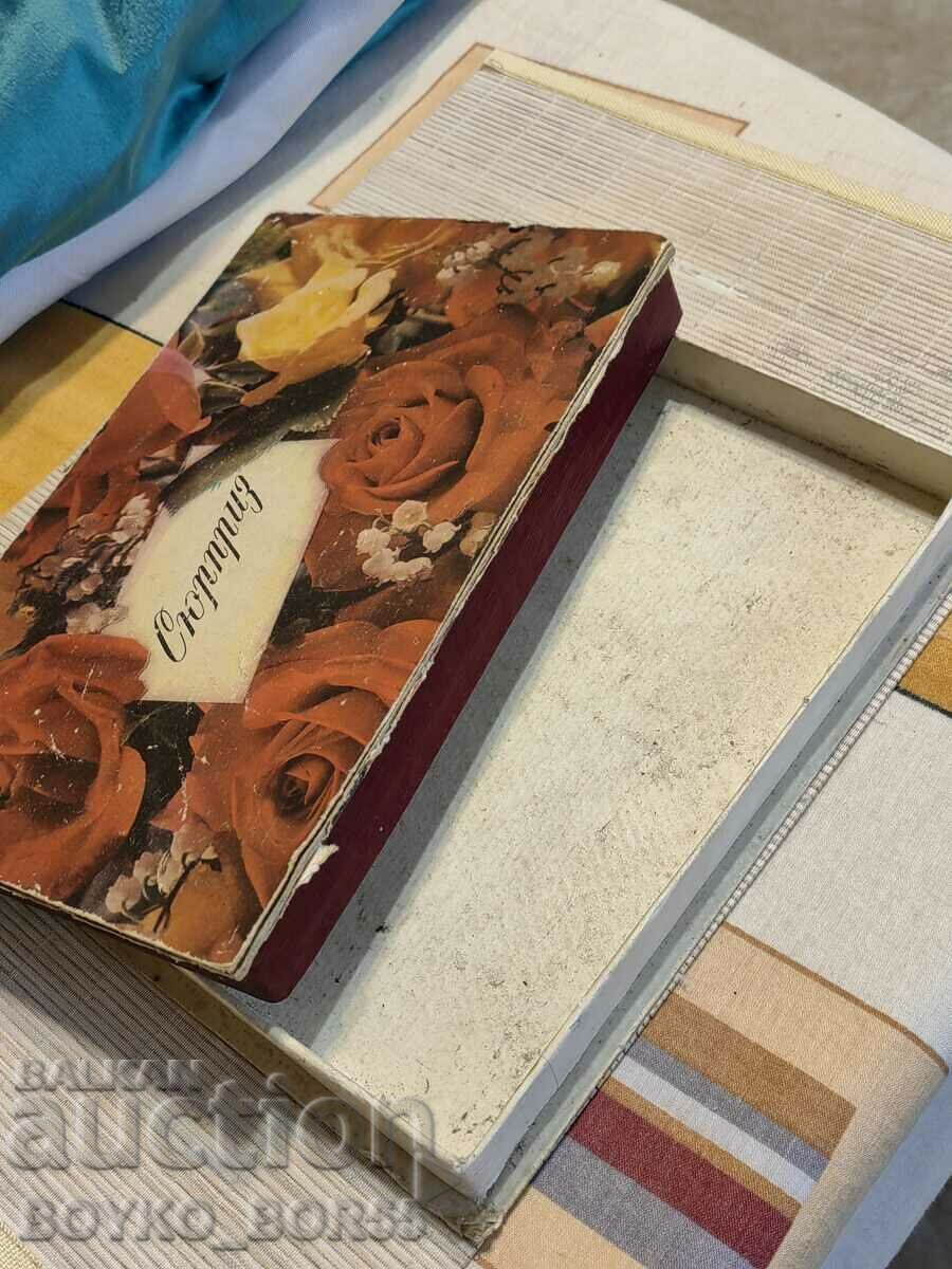 Παράδοση Μπομπονιέρα Old Sots 1950 Candy Box Παράδοση Μπομπονιέρα Old Sots 1950 Candy Box