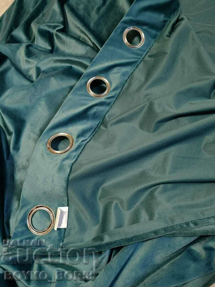 Auction Three Large Curtains with Dimensions 140/260 cm. Auction Three Large Curtains with Dimensions 140/260 cm.