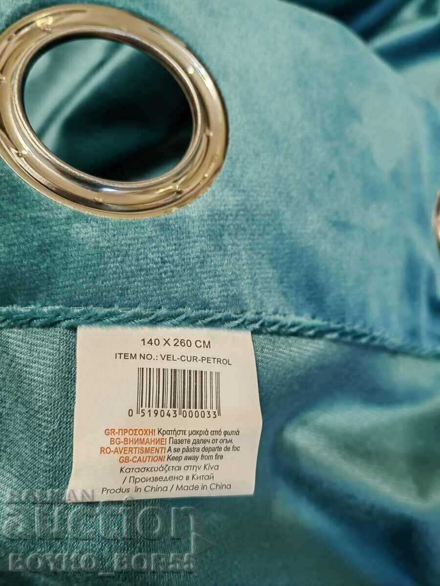 Delivery of Three Large Curtains with Dimensions 140/260 cm. Delivery of Three Large Curtains with Dimensions 140/260 cm.