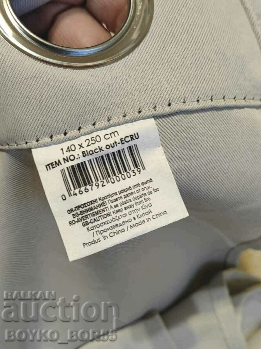 Three Large Curtains with Dimensions 140/260 cm. - 6 Three Large Curtains with Dimensions 140/260 cm. - 6