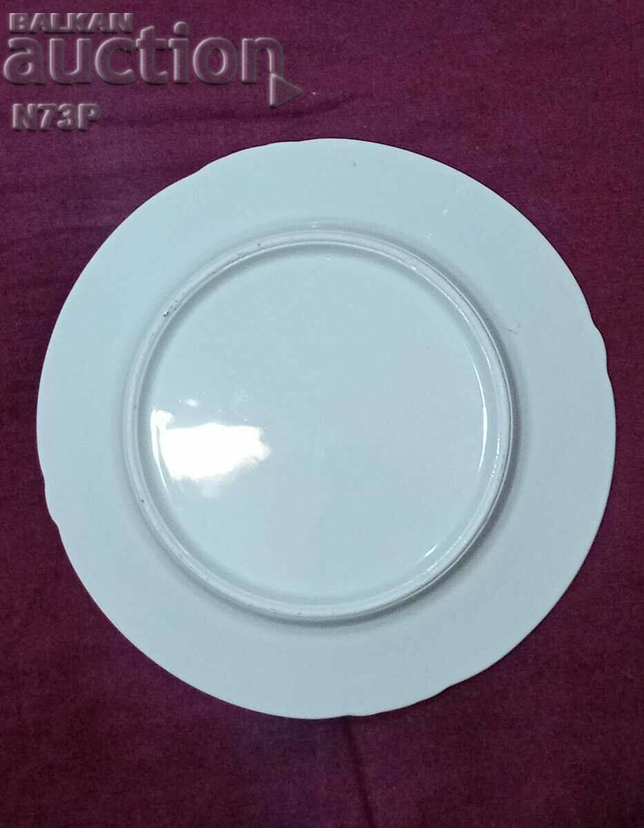PORCELAIN PLATE. COLLECTION. - 6 PORCELAIN PLATE. COLLECTION. - 6