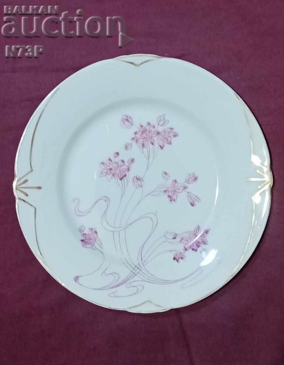 PORCELAIN PLATE. COLLECTION.