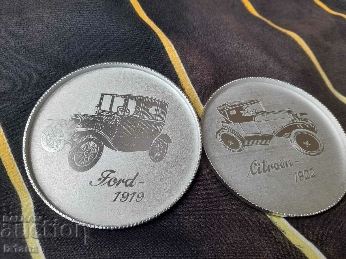 Аукцион Стари алуминиеви подложки за чаши с Автомобили Аукцион Стари алуминиеви подложки за чаши с Автомобили