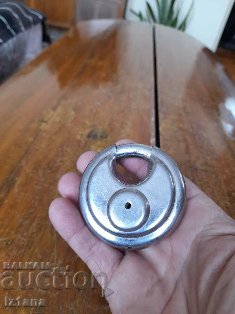 Lacăt vechi, valiză - 5 Lacăt vechi, valiză - 5