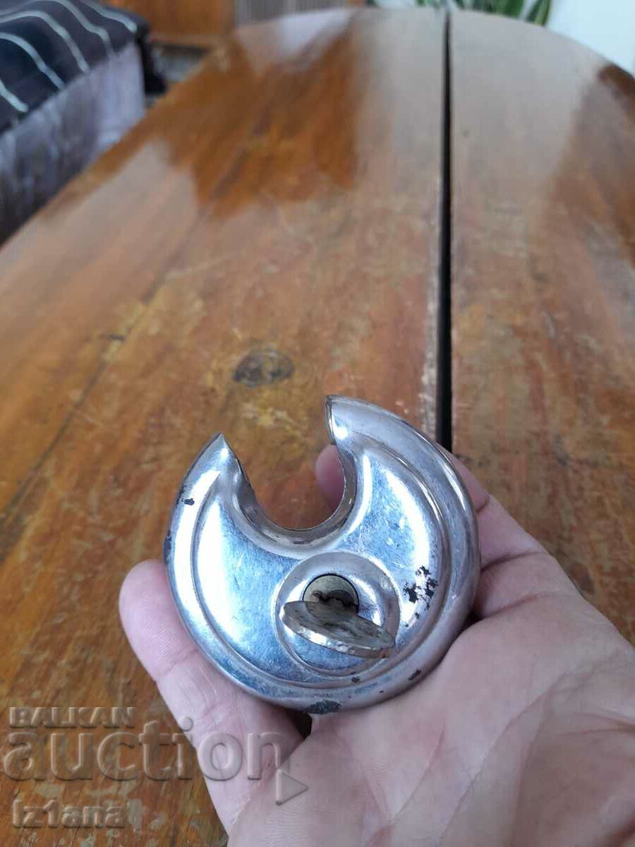 Lacăt vechi, valiză - 6 Lacăt vechi, valiză - 6