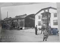 Foto veche 1930 Fabrica, pompieri