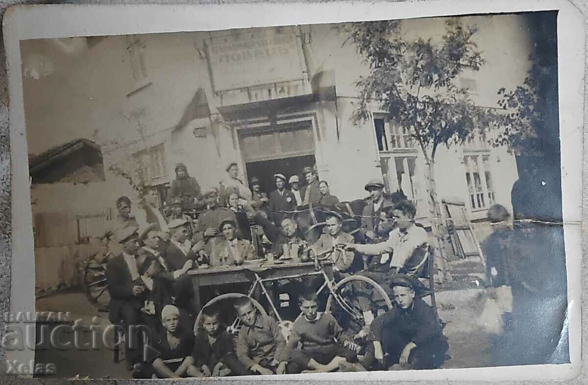 Стара снимка 1920-те кръчмарница-бакалница Ловец