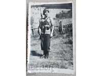 Стара снимка 1945 войник оръжие граната