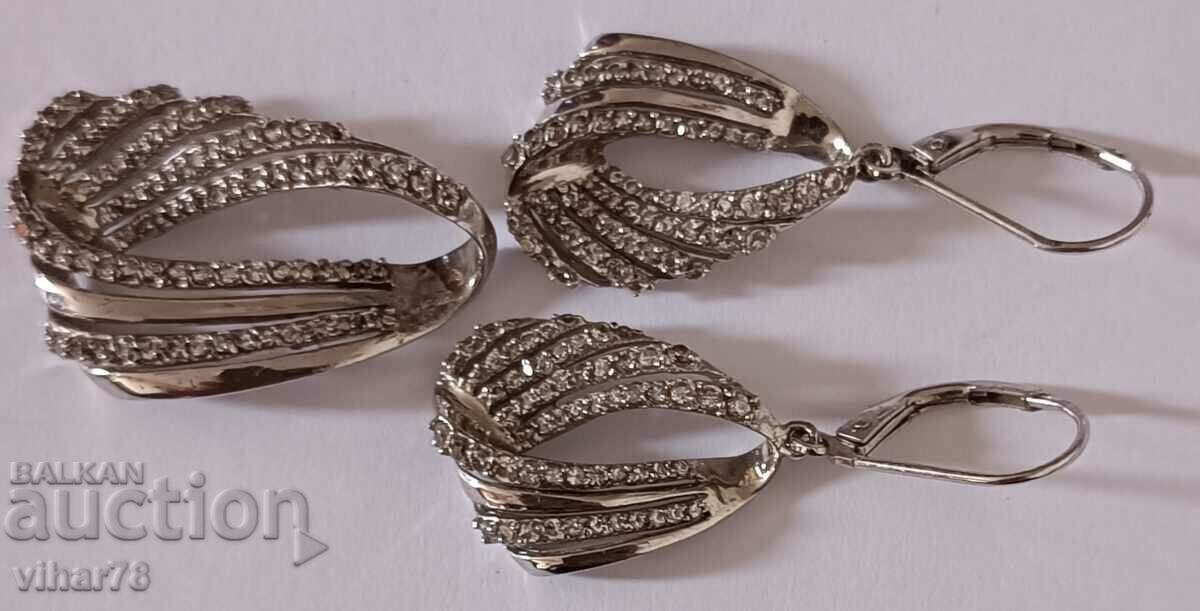 Set de cercei și pandantiv din argint foarte frumos cu preț 84.99 BGN | € 43.45