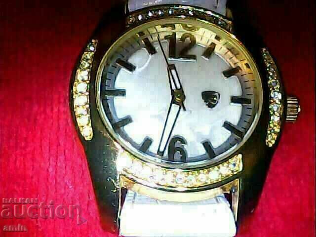 2 beautiful ladies' 4-bed wardrobes work without batteries with price 12.00 BGN | € 6.14